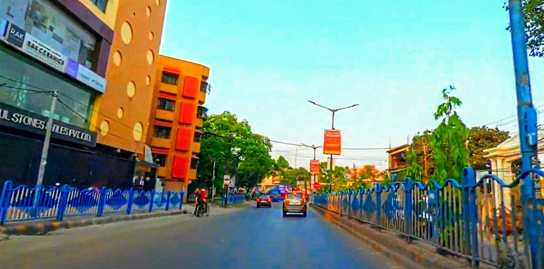 Jessore Road in Dum Dum, Kolkata